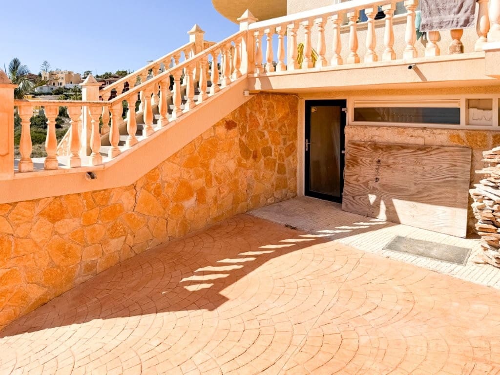 3 bedroom Villa for sale in El Campello with pool garage - € 595,000 (Ref: 9134661)