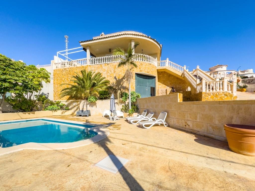 3 soverom Villa til salgs i Cala d'Or med svømmebasseng garasje - € 595 000 (Ref: 9134661)