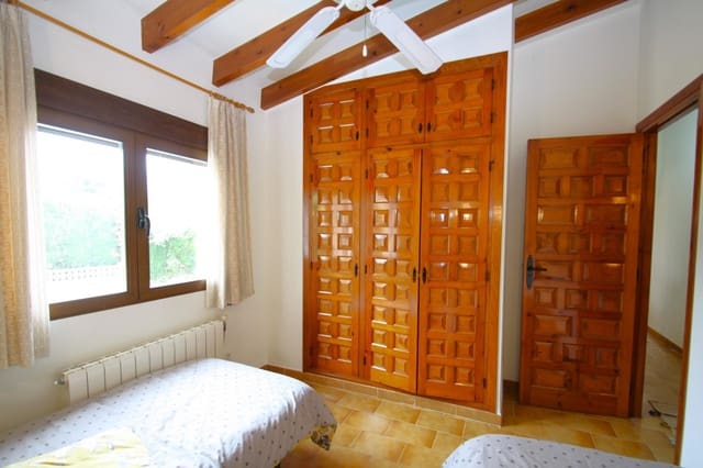 4 makuuhuone Huvila myytävänä paikassa Benissa mukana uima-altaan - 619 000 € (Ref: 9138762)