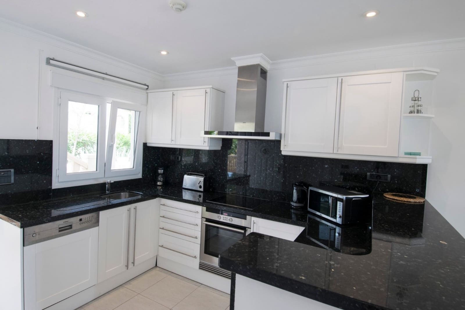 2 bedroom Apartment for sale in Benissa with pool garage - € 335,000 (Ref: 9142447)