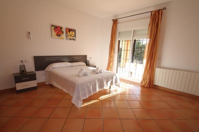 3 soverom Villa til salgs i Calpe / Calp med svømmebasseng garasje - € 664 000 (Ref: 9143343)