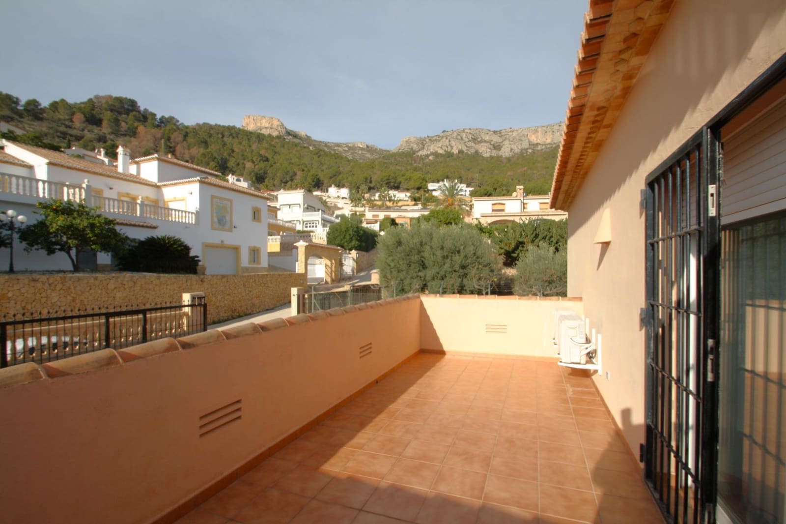 3 soverom Villa til salgs i Calpe / Calp med svømmebasseng garasje - € 664 000 (Ref: 9143343)