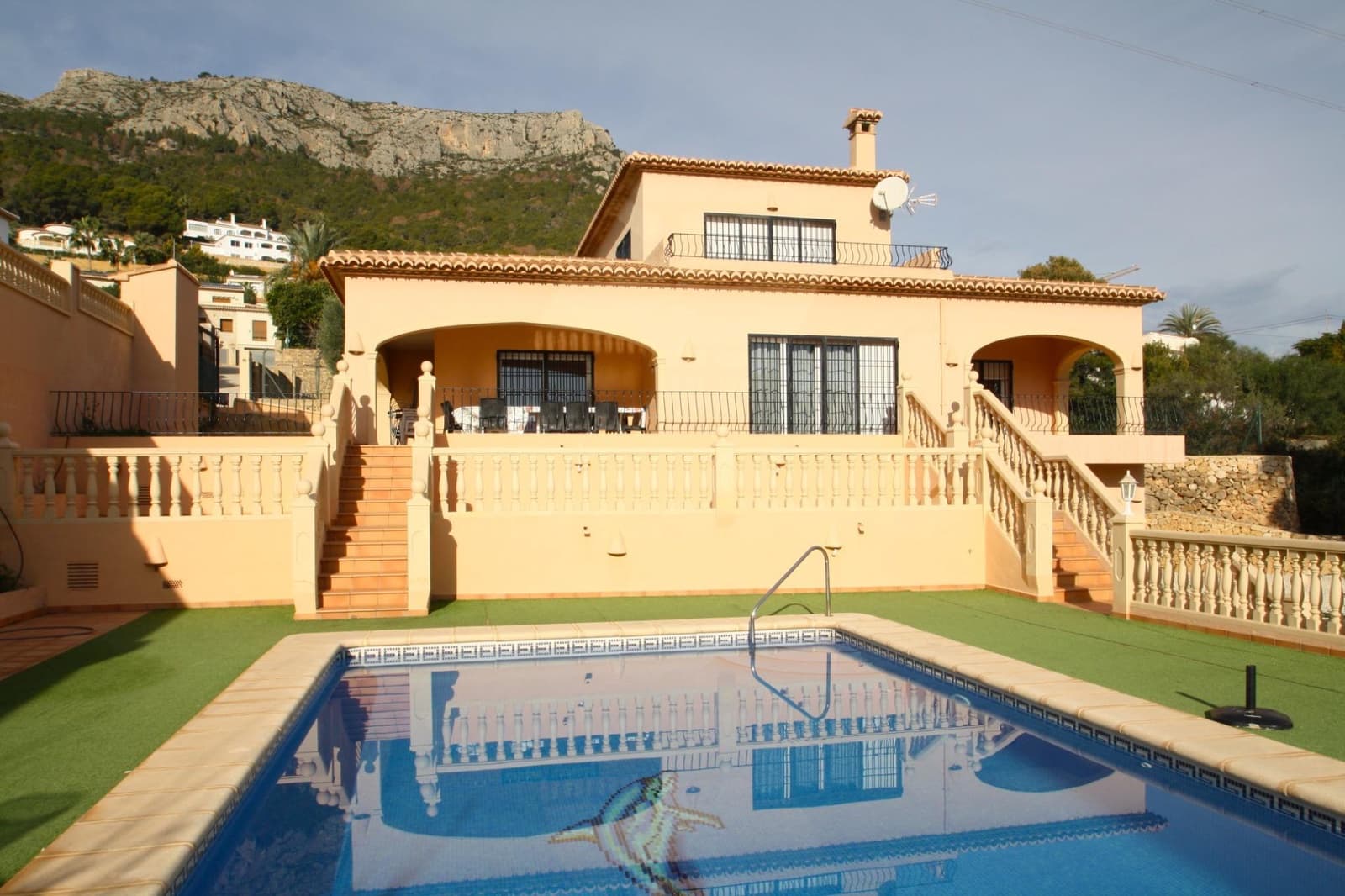 3 soverom Villa til salgs i Calpe / Calp med svømmebasseng garasje - € 664 000 (Ref: 9143343)