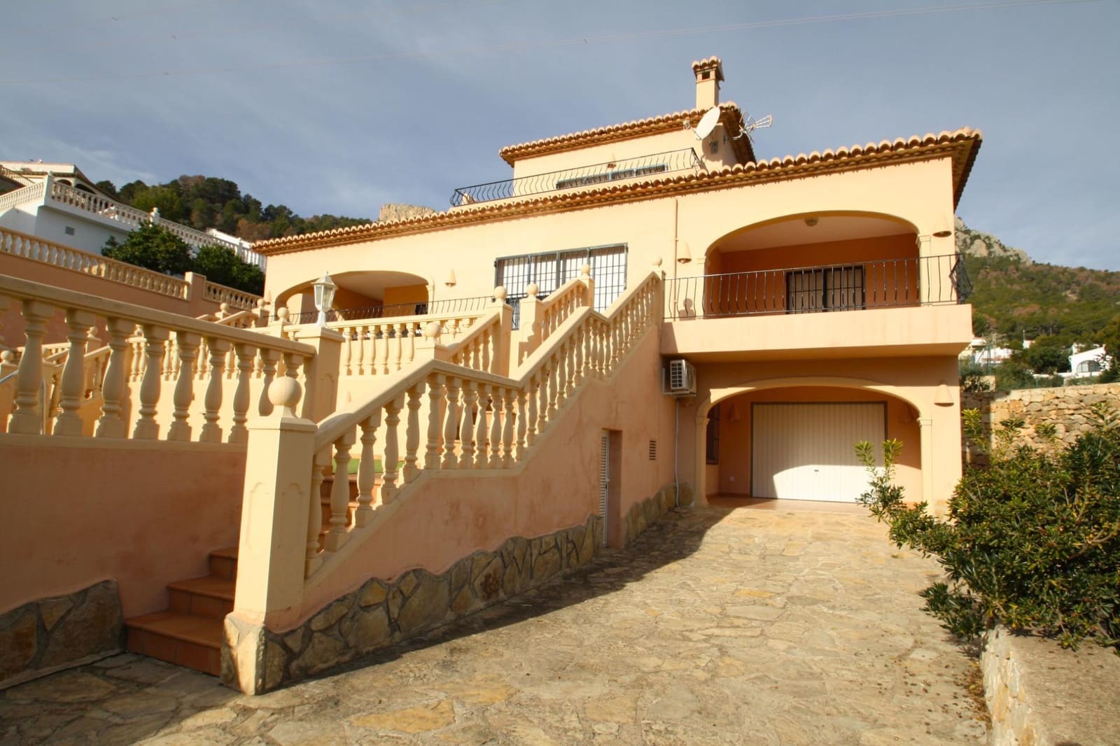 3 soverom Villa til salgs i Calpe / Calp med svømmebasseng garasje - € 664 000 (Ref: 9143343)