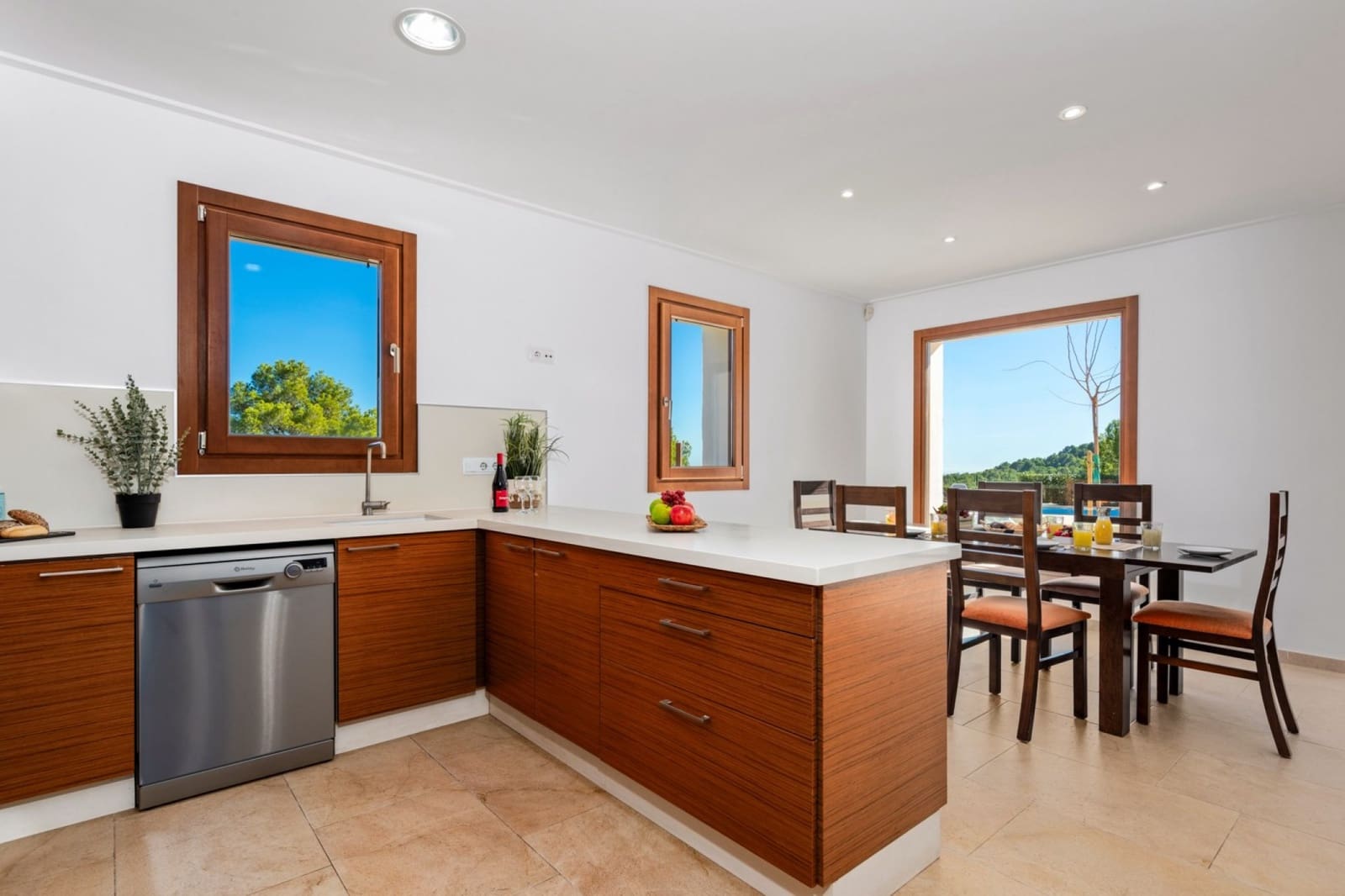 4 bedroom Villa for sale in Benissa with pool - € 1,095,000 (Ref: 9143717)