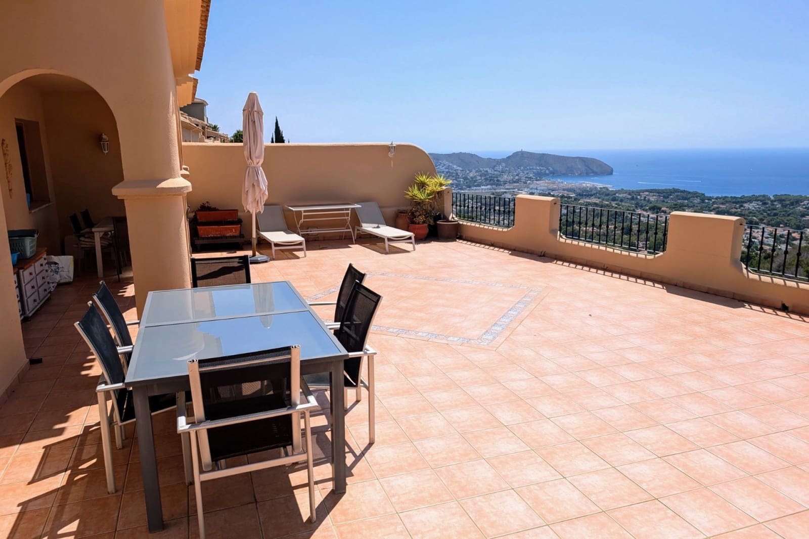 4 bedroom Villa for sale in Moraira with pool - € 445,000 (Ref: 9177350)