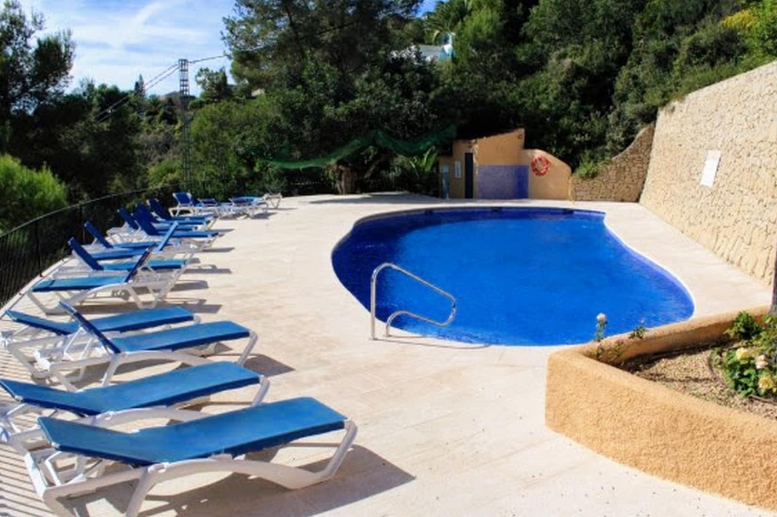 4 bedroom Villa for sale in Moraira with pool - € 445,000 (Ref: 9177350)