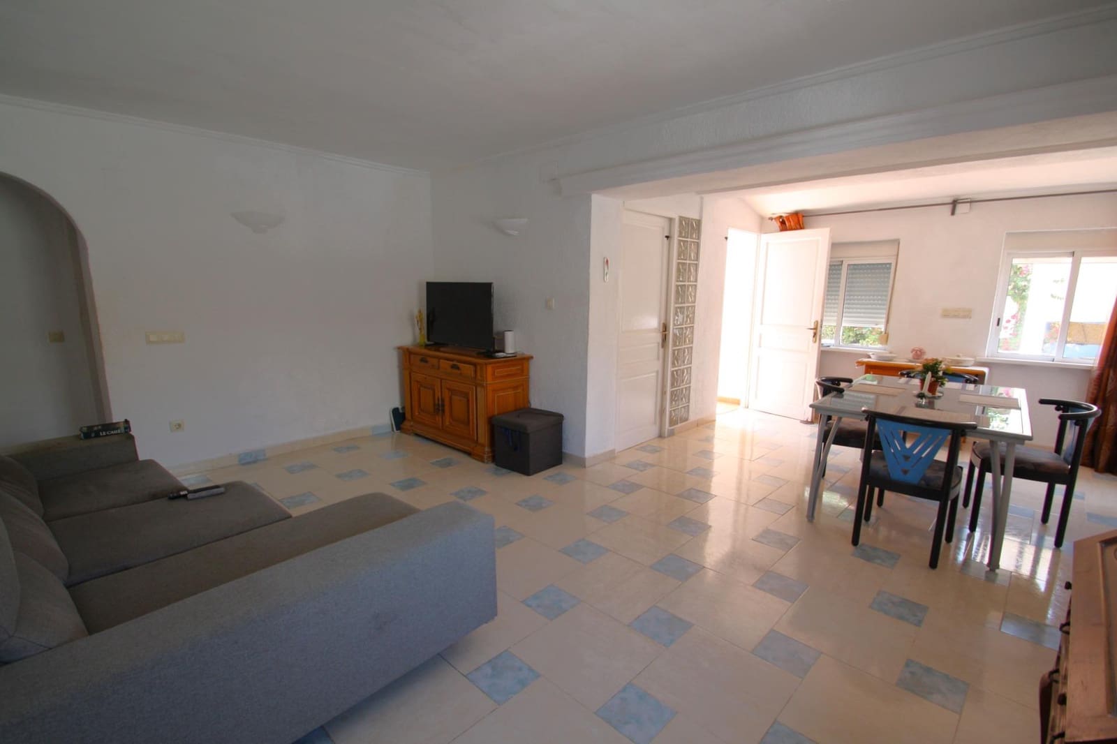 5 bedroom Villa for sale in Moraira with pool - € 380,000 (Ref: 9220198)