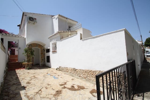 5 bedroom Villa for sale in Moraira, Teulada-Moraira with pool - € 380,000 (Ref: 9220198)