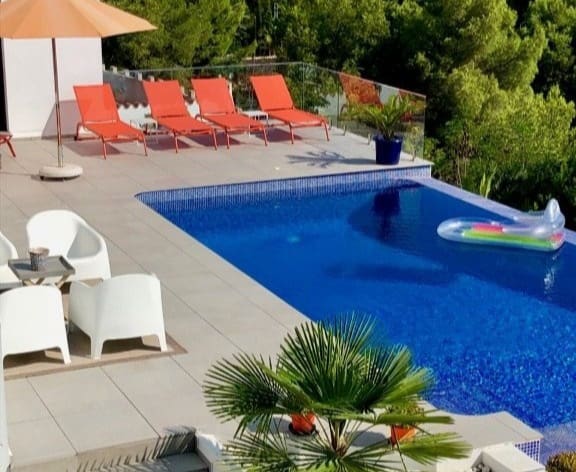 3 makuuhuone Huvila myytävänä paikassa Benissa mukana uima-altaan 
autotalli - 895 000 € (Ref: 9421651)