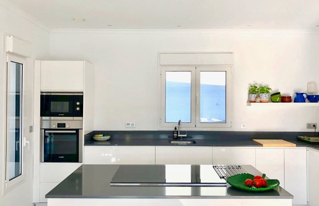 3 makuuhuone Huvila myytävänä paikassa Benissa mukana uima-altaan 
autotalli - 895 000 € (Ref: 9421651)