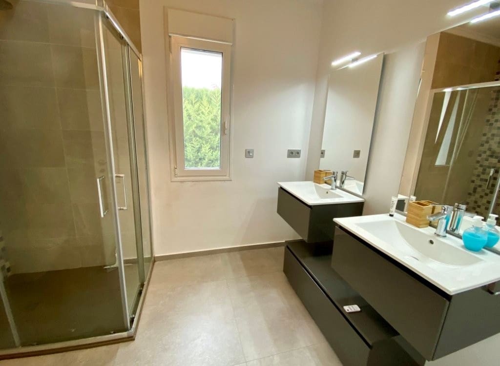 3 makuuhuone Huvila myytävänä paikassa Benissa mukana uima-altaan 
autotalli - 895 000 € (Ref: 9421651)