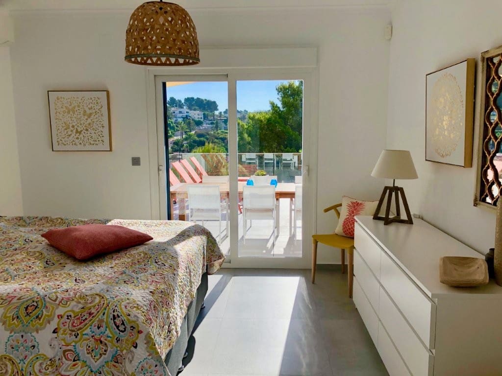 3 makuuhuone Huvila myytävänä paikassa Benissa mukana uima-altaan 
autotalli - 895 000 € (Ref: 9421651)