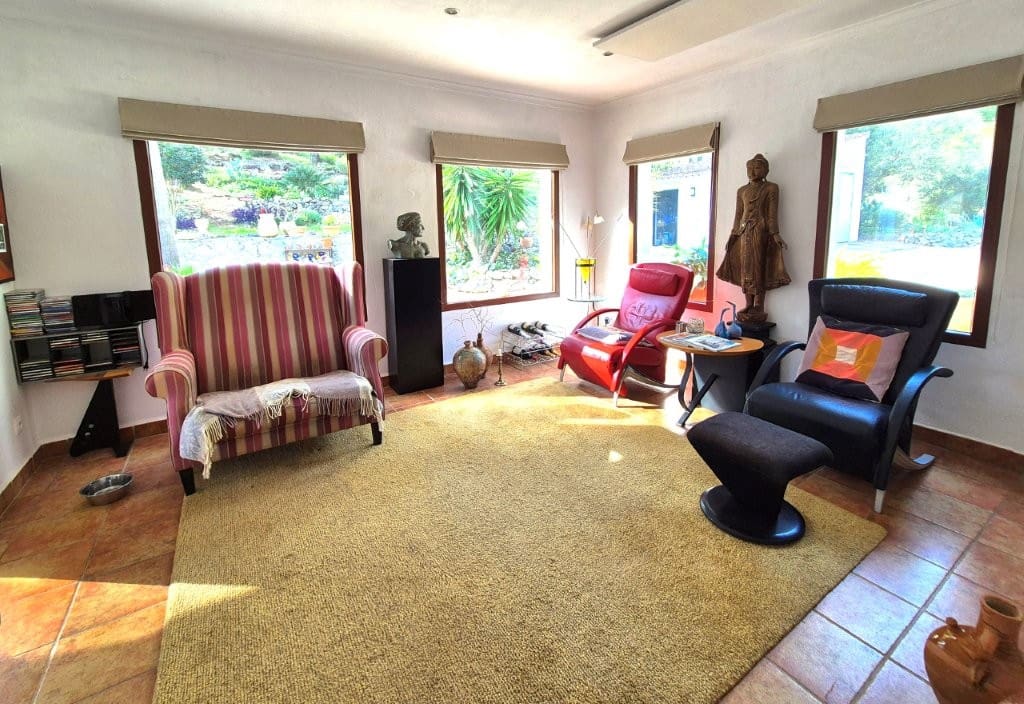 4 bedroom Villa for sale in Jalon / Xalo with pool garage - € 650,000 (Ref: 9422347)