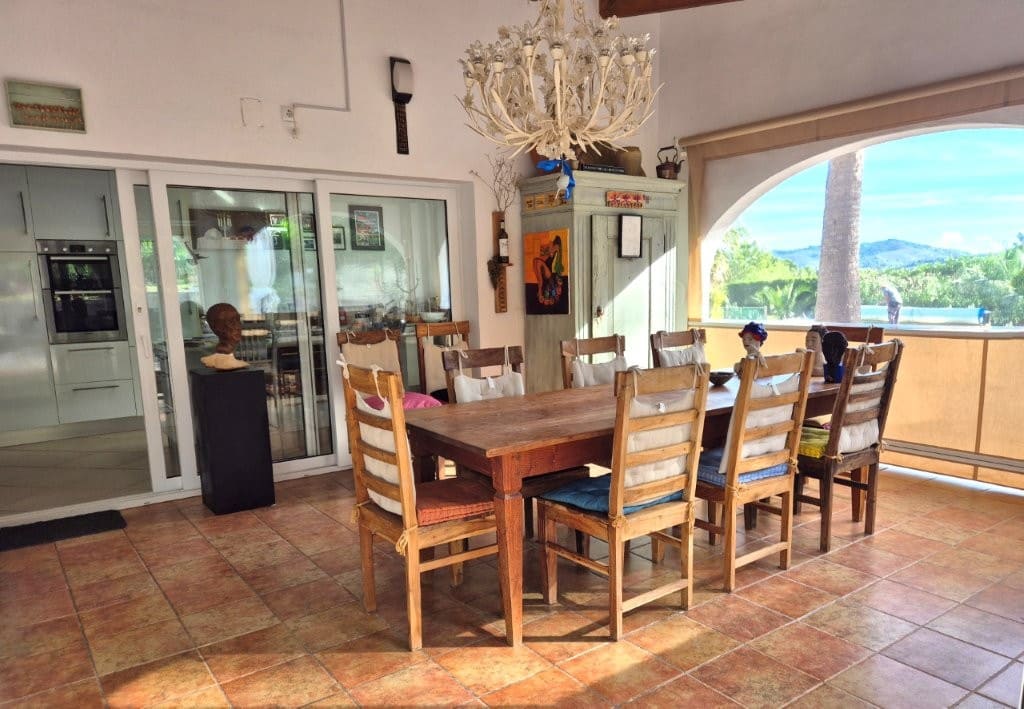 4 bedroom Villa for sale in Jalon / Xalo with pool garage - € 650,000 (Ref: 9422347)