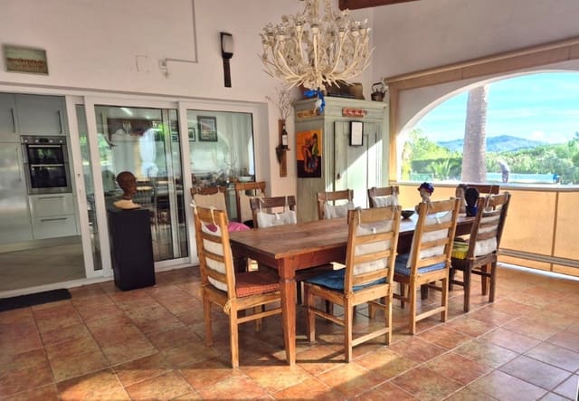 4 sypialnia Willa na sprzedaż w Jalón / Xaló z basenem garażem - 650 000 € (Ref: 9422347)