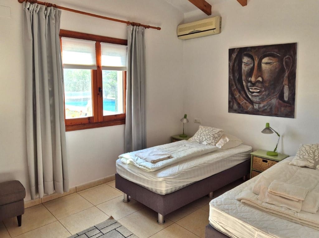 4 bedroom Villa for sale in Jalon / Xalo with pool garage - € 650,000 (Ref: 9422347)