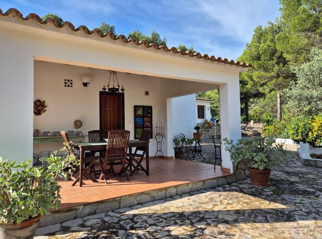 4 bedroom Villa for sale in Jalon / Xalo with pool garage - € 650,000 (Ref: 9422347)