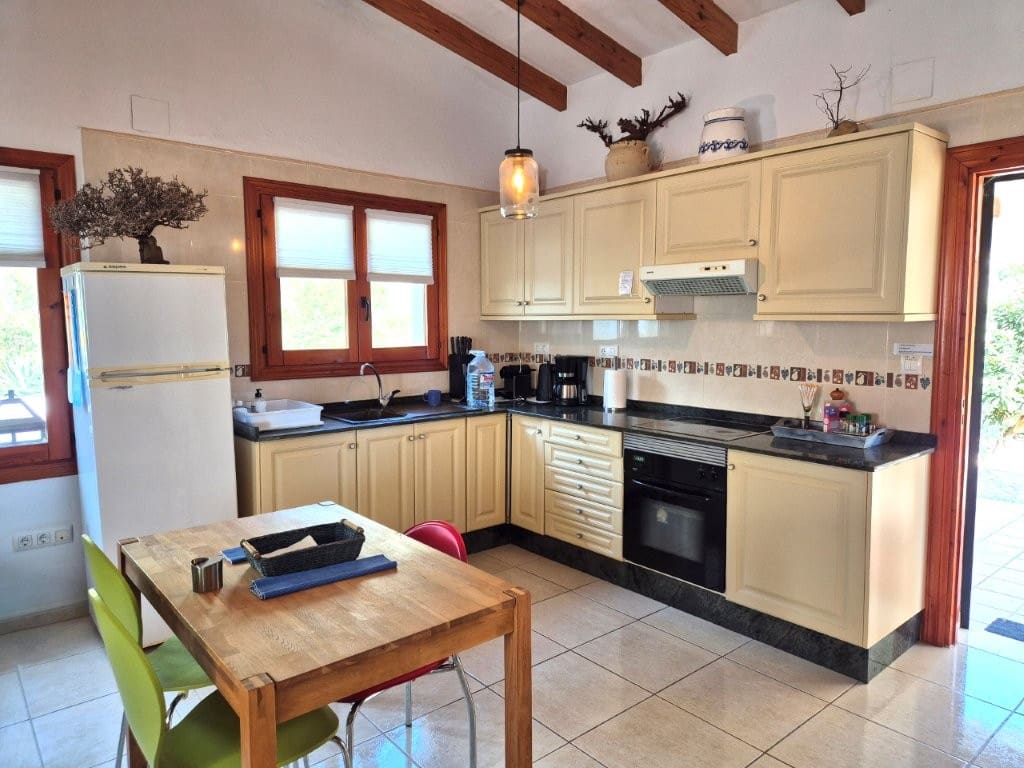 4 bedroom Villa for sale in Jalon / Xalo with pool garage - € 650,000 (Ref: 9422347)