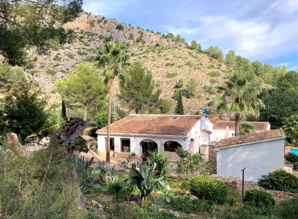 4 bedroom Villa for sale in Jalon / Xalo with pool garage - € 650,000 (Ref: 9422347)