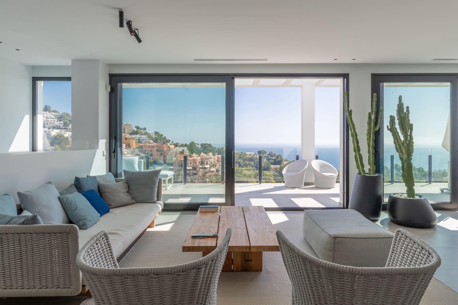 3 bedroom Villa for sale in Altea with pool - € 1,445,000 (Ref: 9422348)