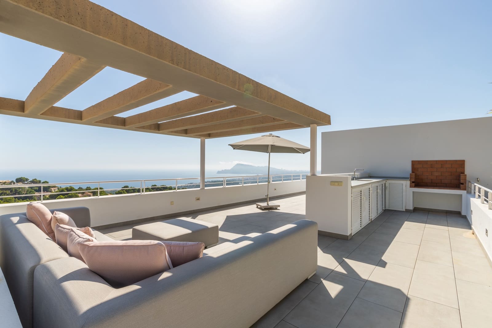 3 bedroom Villa for sale in Altea with pool - € 1,445,000 (Ref: 9422348)