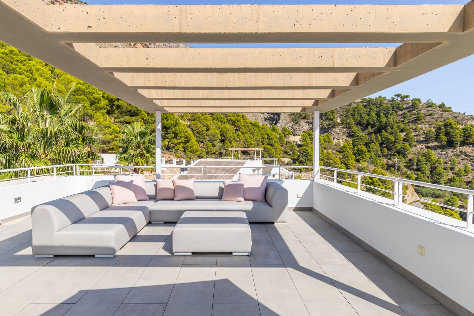 3 bedroom Villa for sale in Altea with pool - € 1,445,000 (Ref: 9422348)