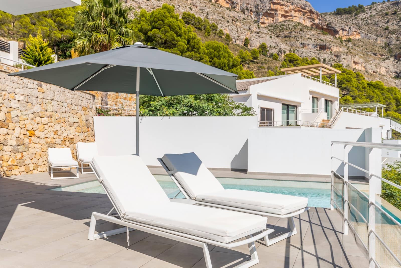 3 bedroom Villa for sale in Altea with pool - € 1,445,000 (Ref: 9422348)