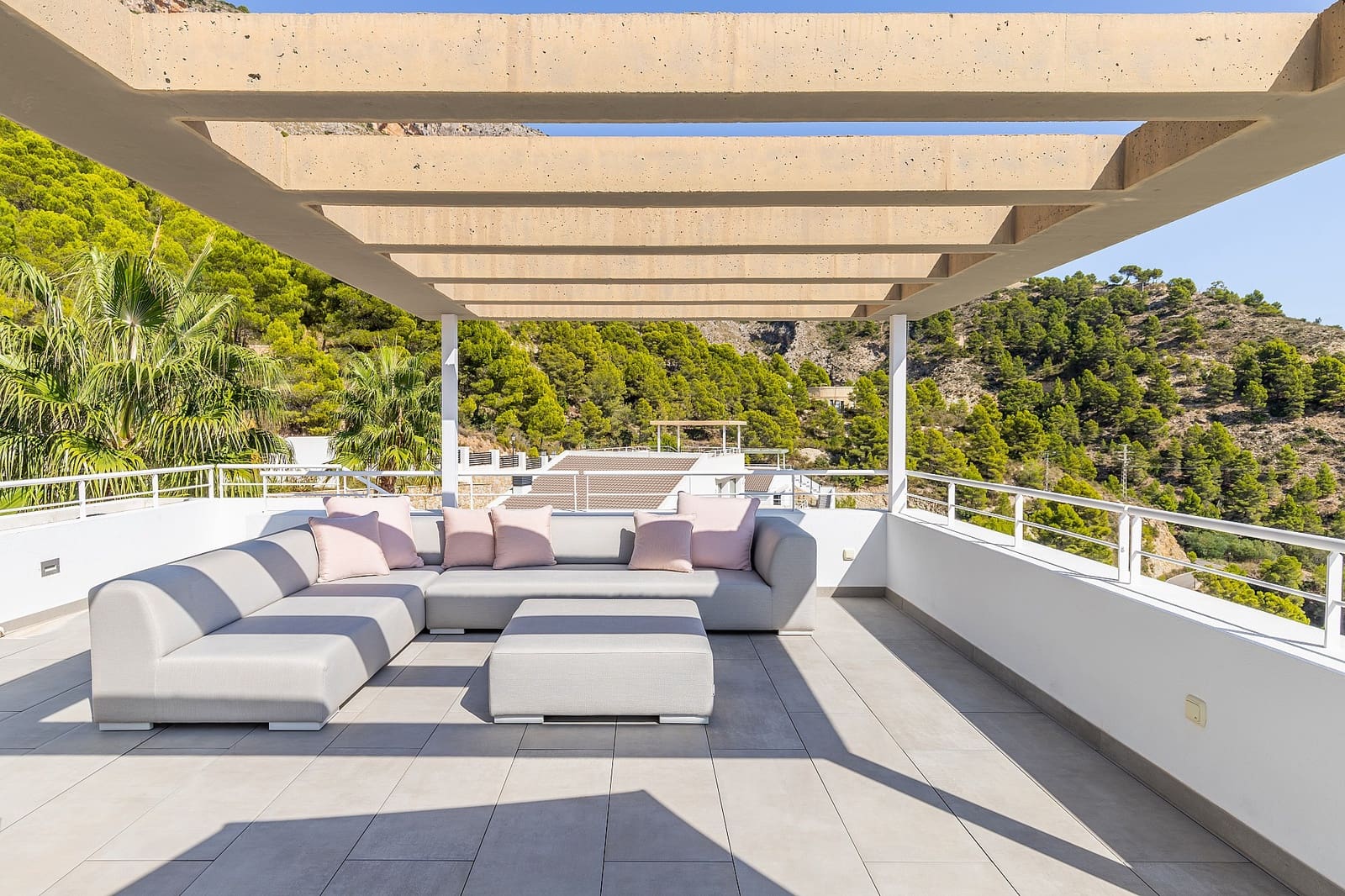 3 bedroom Villa for sale in Altea with pool - € 1,445,000 (Ref: 9422348)