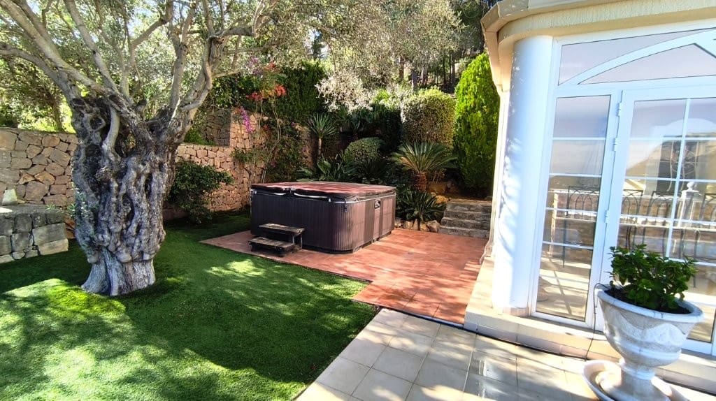 6 quarto Moradia para venda em La Sella com piscina garagem - 1 400 000 € (Ref: 9473531)