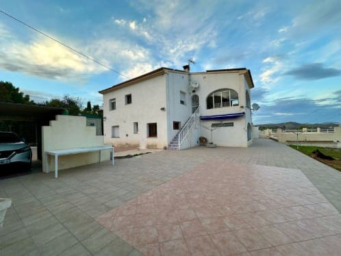 4 bedroom Villa for sale in Calpe / Calp with pool garage - € 675,000 (Ref: 9474563)