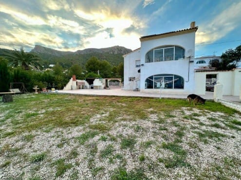 4 bedroom Villa for sale in Calpe / Calp with pool - € 675,000 (Ref: 9474563)