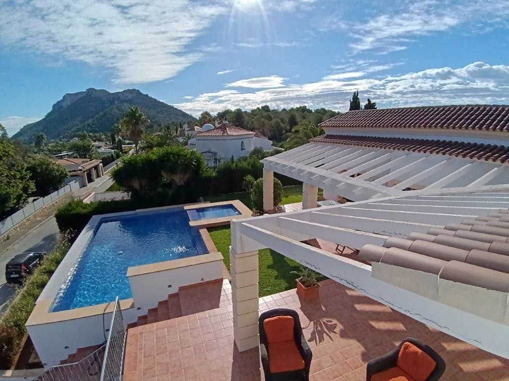 4 sovrum Villa till salu i Denia med pool garage - 980 000 € (Ref: 9474566)