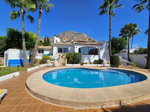 3 soveværelse Villa til salg i Javea / Xàbia med swimmingpool - € 795.000 (Ref: 9483221)