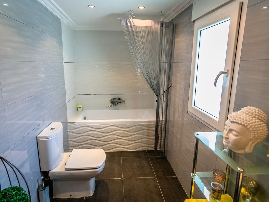 5 soverom Villa til salgs i Ambolo med svømmebasseng - € 750 000 (Ref: 9483223)