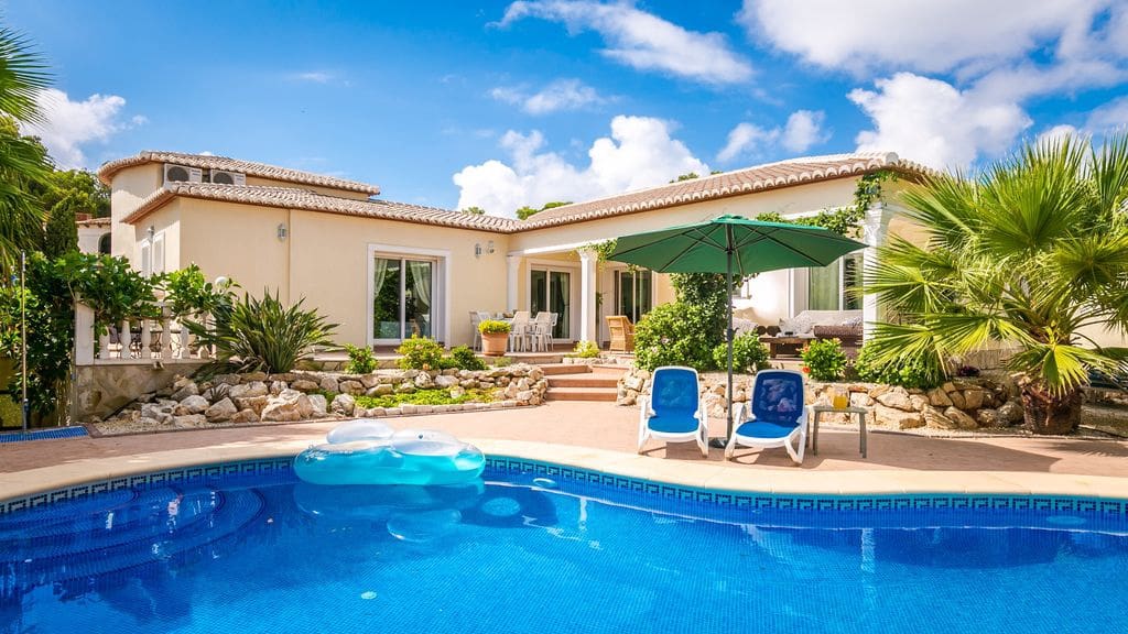 5 soverom Villa til salgs i Ambolo med svømmebasseng - € 750 000 (Ref: 9483223)