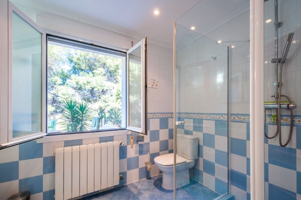 4 soveværelse Villa til salg i Benissa med swimmingpool garage - € 795.000 (Ref: 9535117)