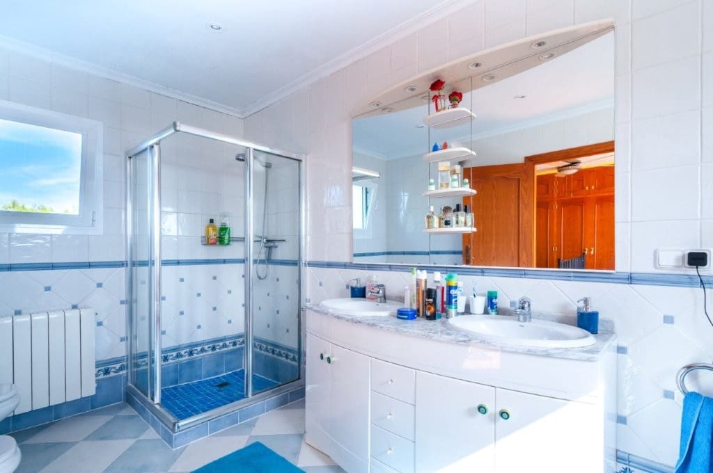 4 soveværelse Villa til salg i Benissa med swimmingpool garage - € 795.000 (Ref: 9535117)