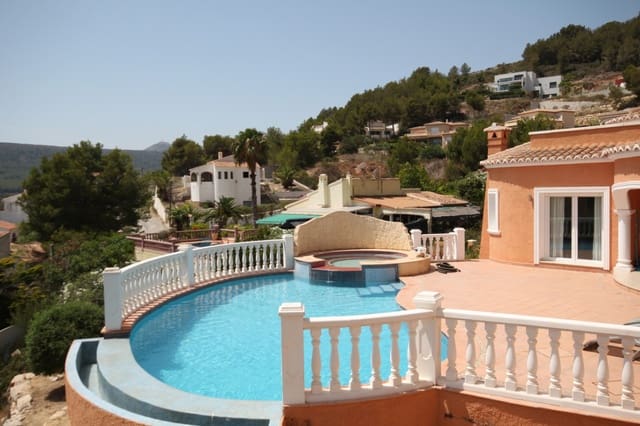 3 soveværelse Villa til salg i Javea / Xàbia med swimmingpool - € 750.000 (Ref: 9585097)
