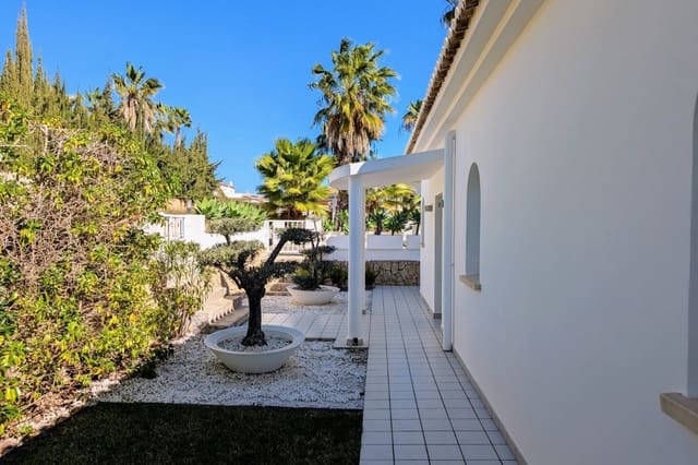 3 soveværelse Villa til salg i Moraira, Teulada-Moraira med swimmingpool garage - € 1.100.000 (Ref: 9669308)