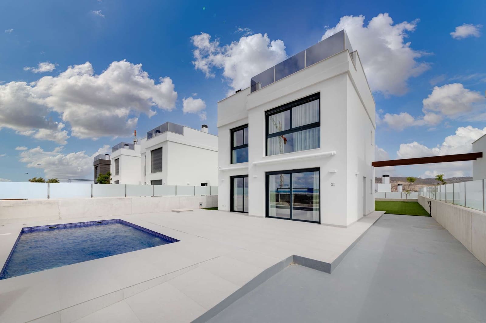 3 bedroom Villa for sale in El Campello with pool - € 495,000 (Ref: 9869690)