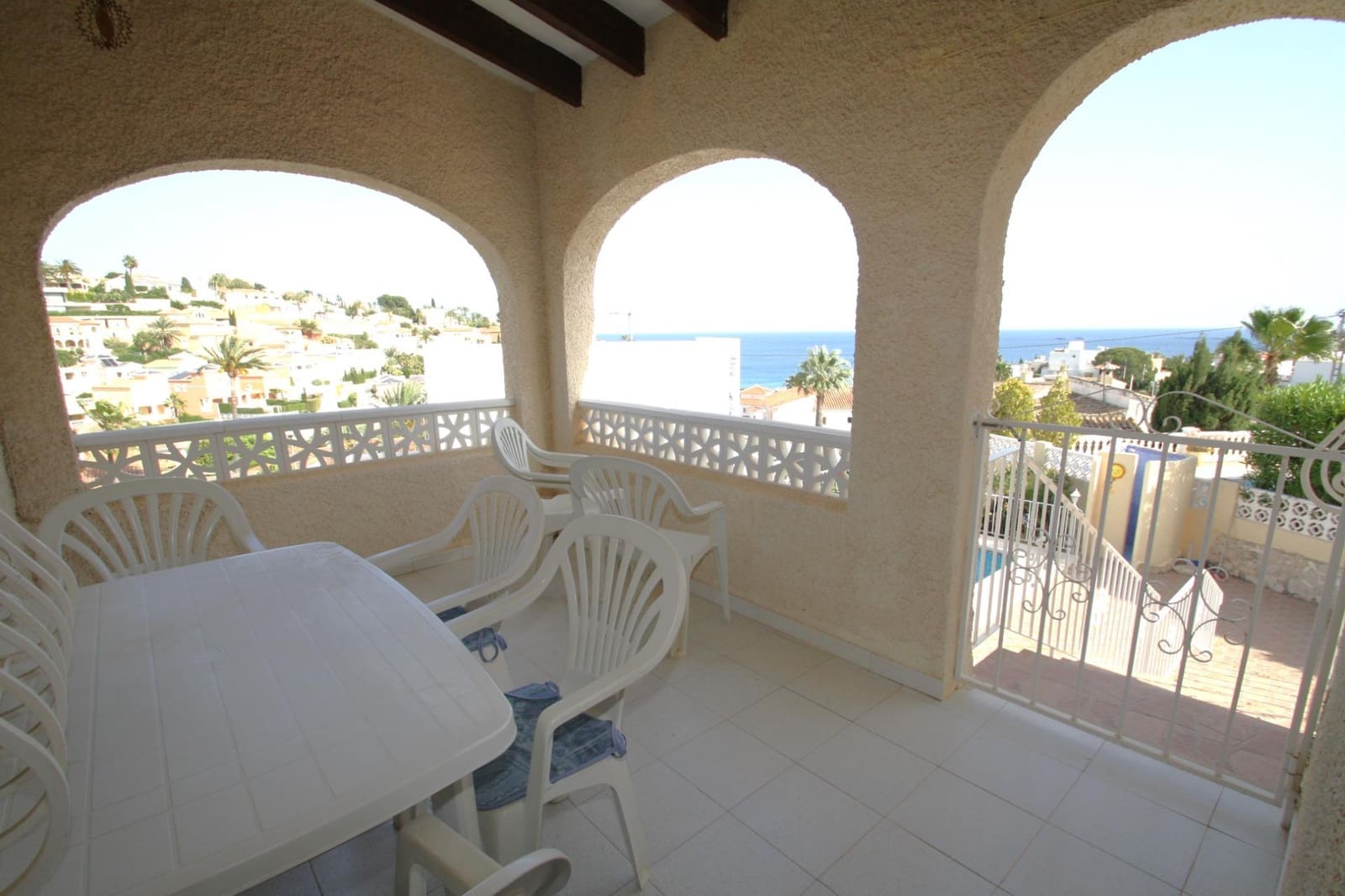 3 makuuhuone Huvila myytävänä paikassa Calpe / Calp mukana uima-altaan 
autotalli - 475 000 € (Ref: 9876346)