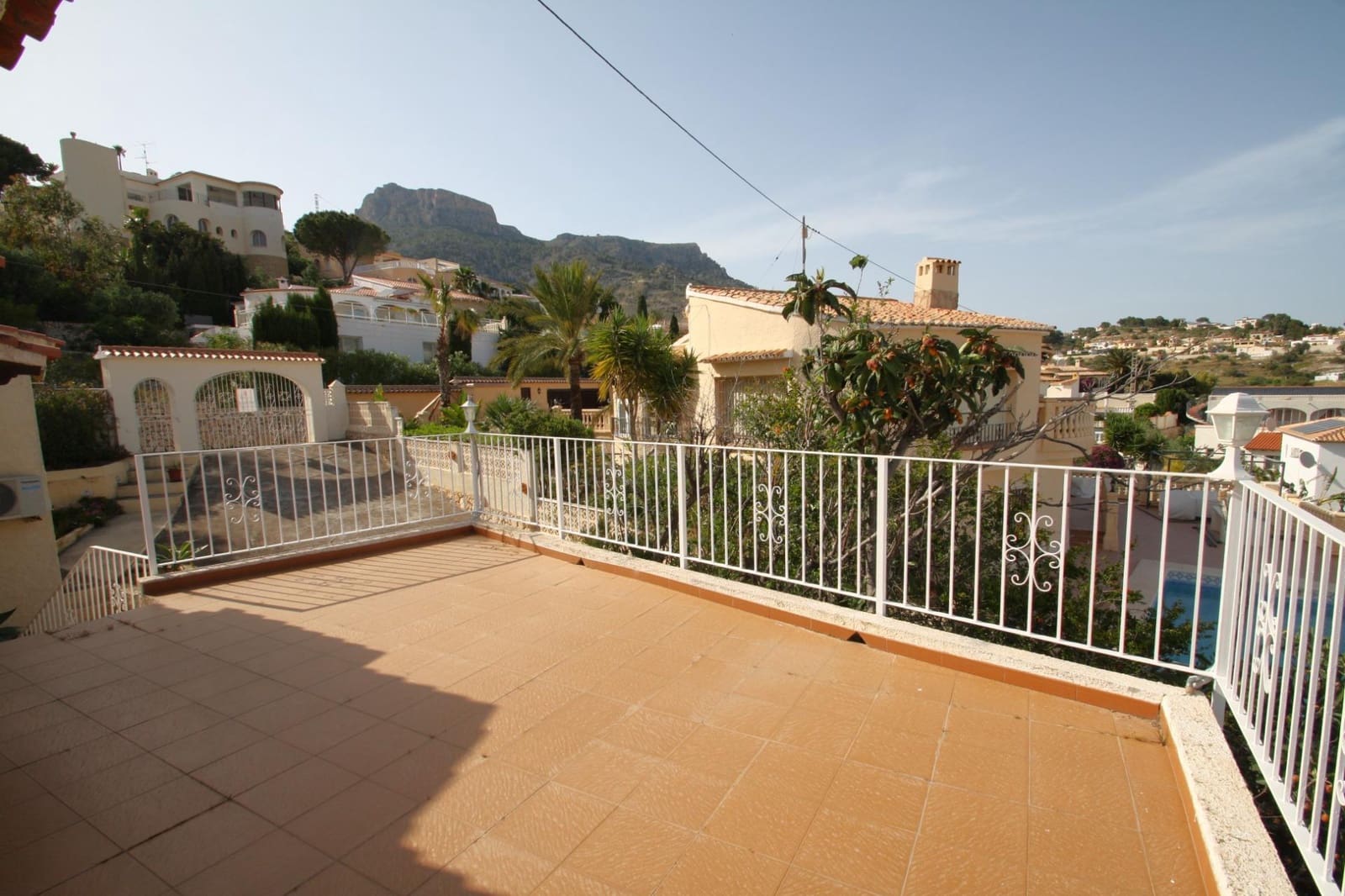 3 makuuhuone Huvila myytävänä paikassa Calpe / Calp mukana uima-altaan 
autotalli - 475 000 € (Ref: 9876346)