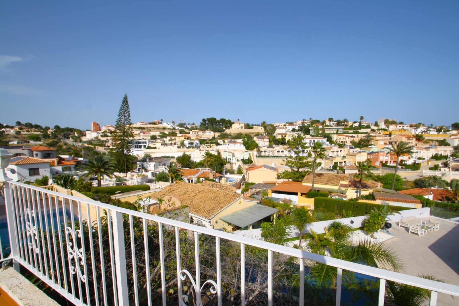 3 makuuhuone Huvila myytävänä paikassa Calpe / Calp mukana uima-altaan 
autotalli - 475 000 € (Ref: 9876346)