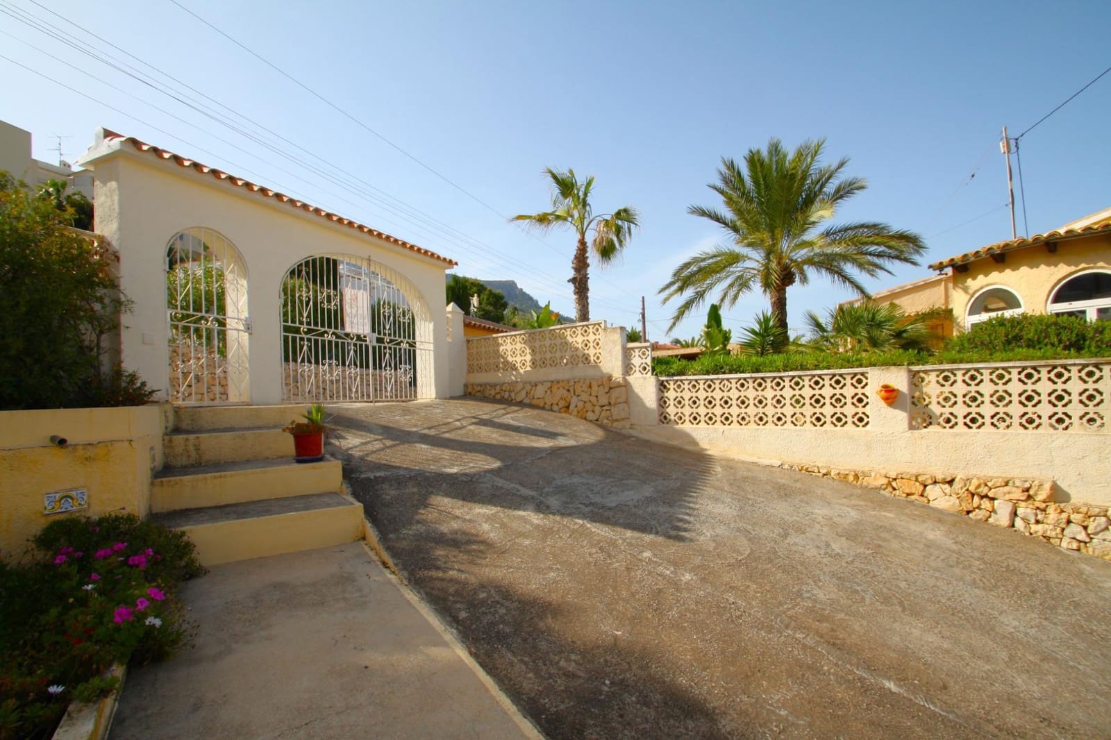 3 makuuhuone Huvila myytävänä paikassa Calpe / Calp mukana uima-altaan 
autotalli - 475 000 € (Ref: 9876346)