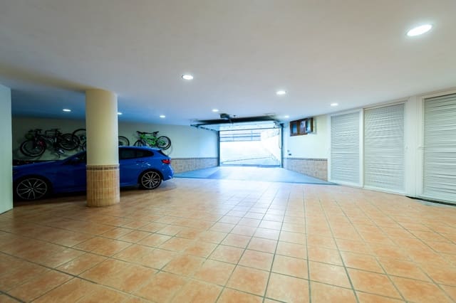 4 bedroom Villa for sale in Calpe / Calp with pool garage - € 2,520,000 (Ref: 9954604)