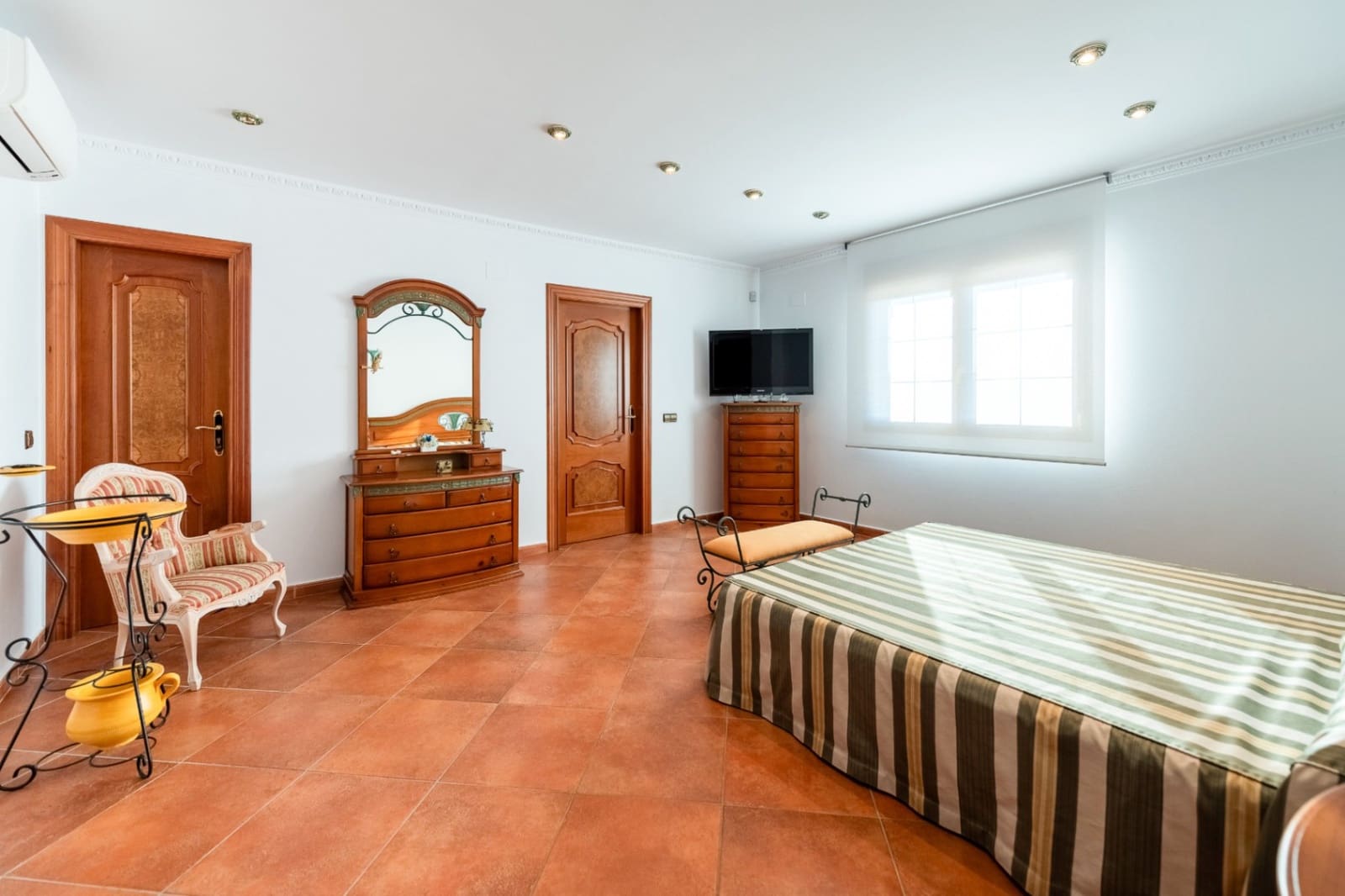 4 bedroom Villa for sale in Calpe / Calp with pool garage - € 2,520,000 (Ref: 9954604)
