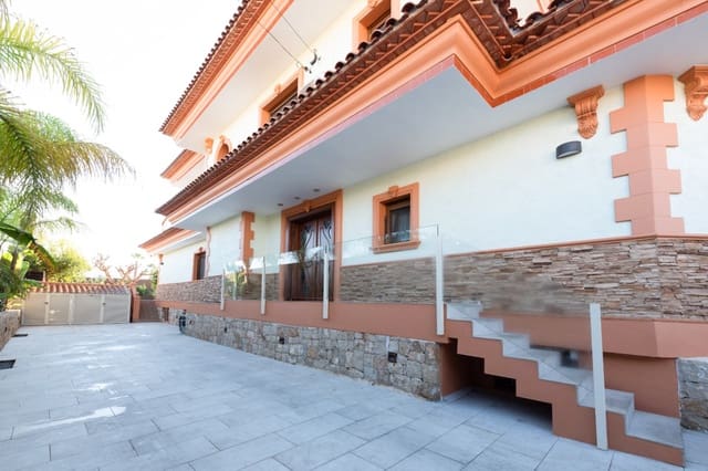 4 bedroom Villa for sale in Calpe / Calp with pool garage - € 2,520,000 (Ref: 9954604)