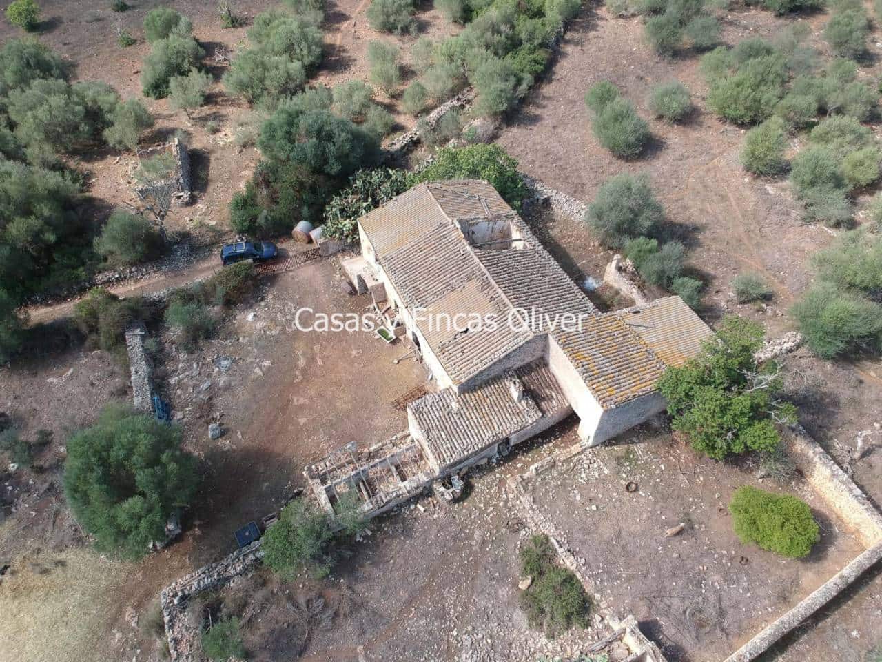 Byhus til salg i Llubi - € 600.000 (Ref: 5480735)