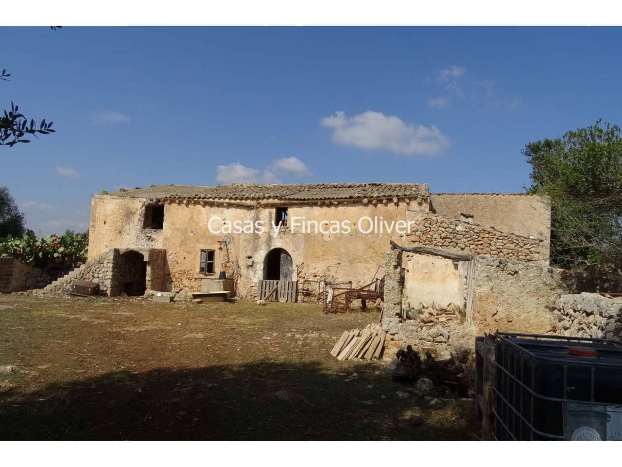 Byhus til salg i Llubi - € 600.000 (Ref: 5480735)